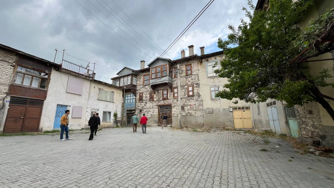 Konya'nın evin altından sokak geçen mahallesi görenleri şaşırtıyor 29